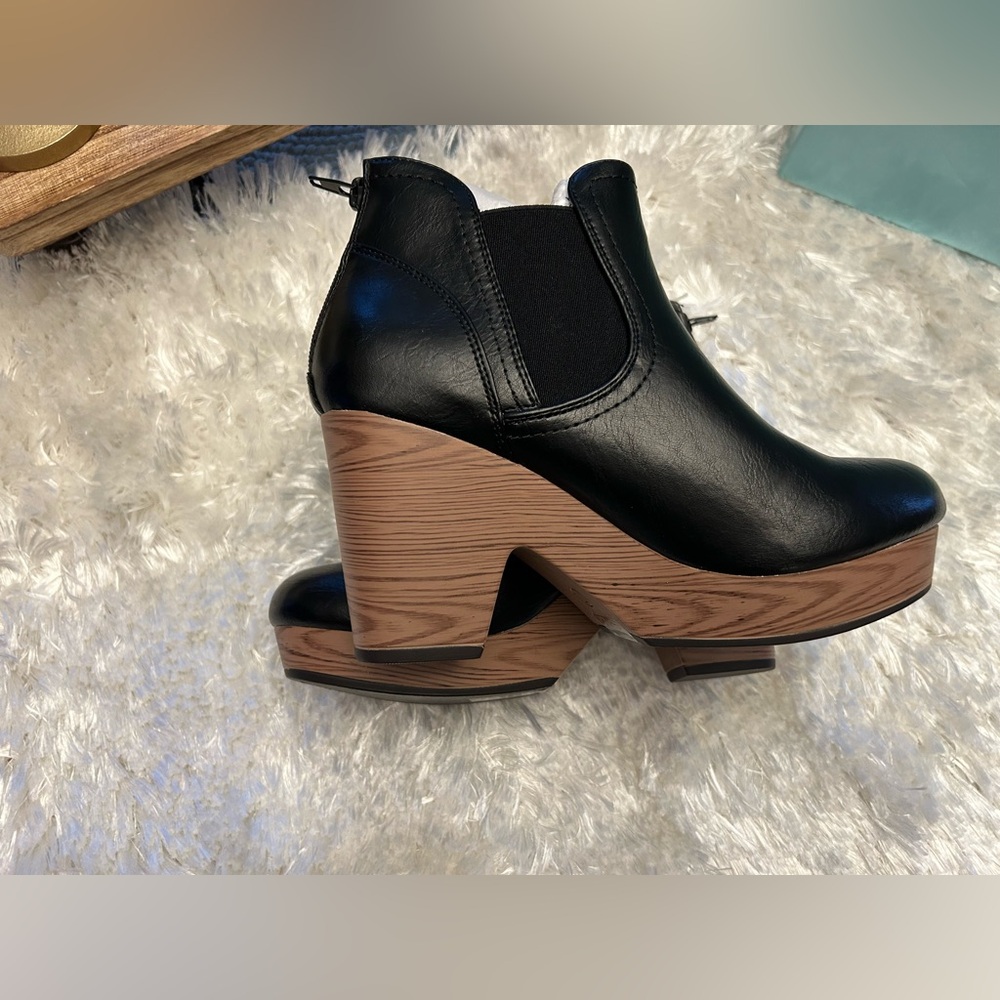 Beautiful “Pamela” Pierre Dumas booties in black. Size 7. New with box. - Picture 7 of 7
